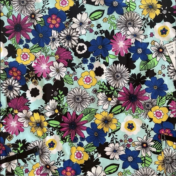 ScrubStar Womens Size Large Scrub Top blue black floral V-Neck stretch NWT - Picture 6 of 7